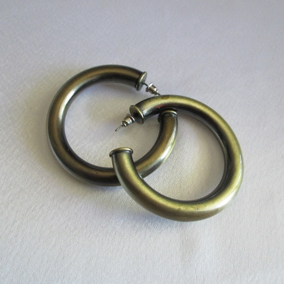 Jewelry - OLIVE HOOP EARRINGS – JEWLERY